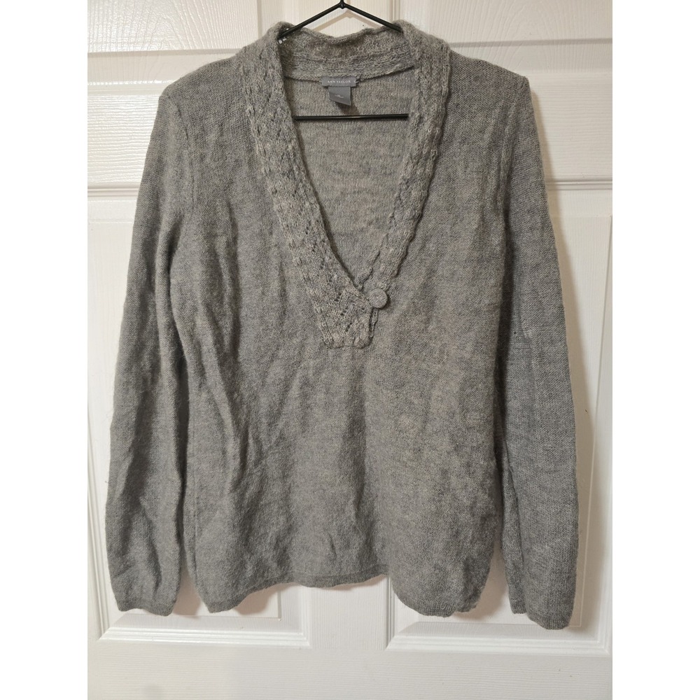 ANN TAYLOR Gray V Neck 56%‎ Wool/Mohair Lace Neckline Soft Lightweight Sweater S